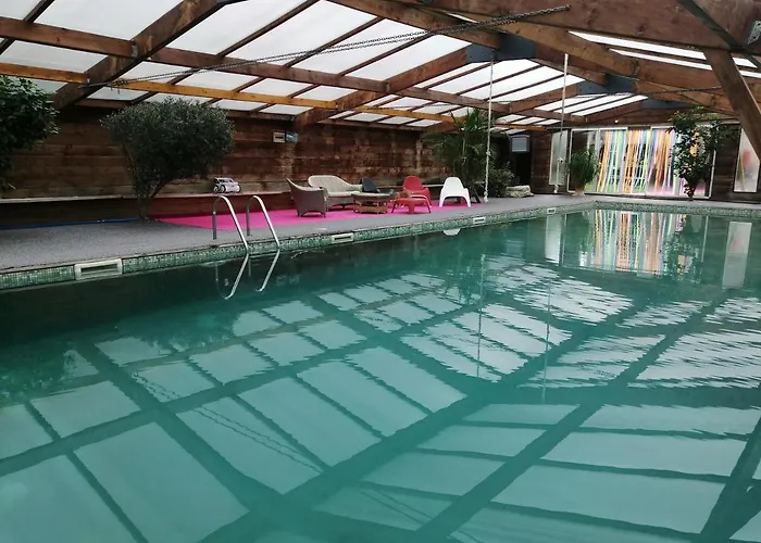 Gîte, piscine L'Ange Blanc 28 personnes