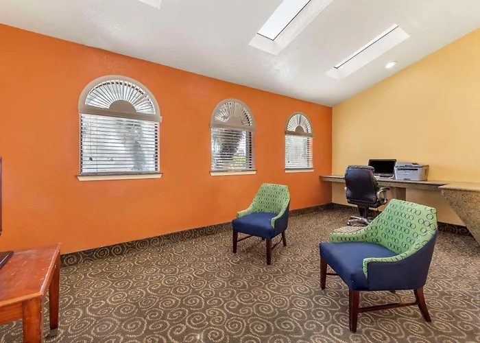 Econo Lodge Near Lackland Air Force Base-Seaworld