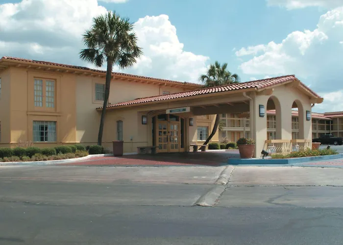 Baymont By Wyndham San Antonio South Park Hotel