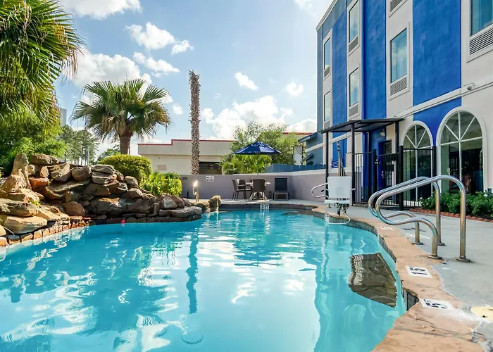 Comfort Inn & Suites Houston Fm1960 - Champions