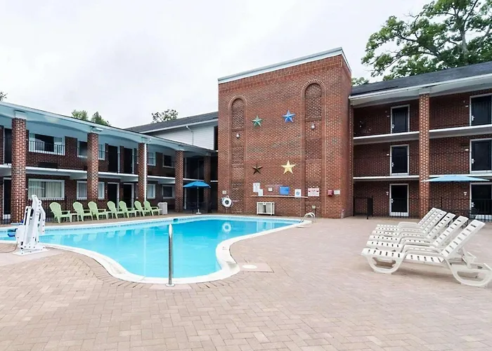 Rodeway Inn & Suites Williamsburg Central