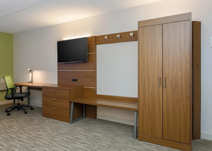 Holiday Inn Express Milwaukee - West Medical Center By Ihg