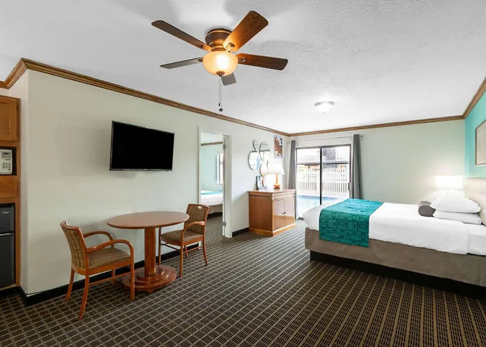 Howard Johnson By Wyndham St. George Hotel & Suites