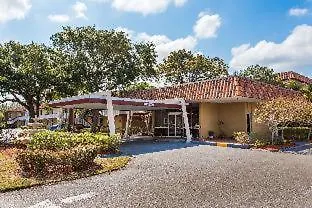 Baymont By Wyndham Sarasota Hotel