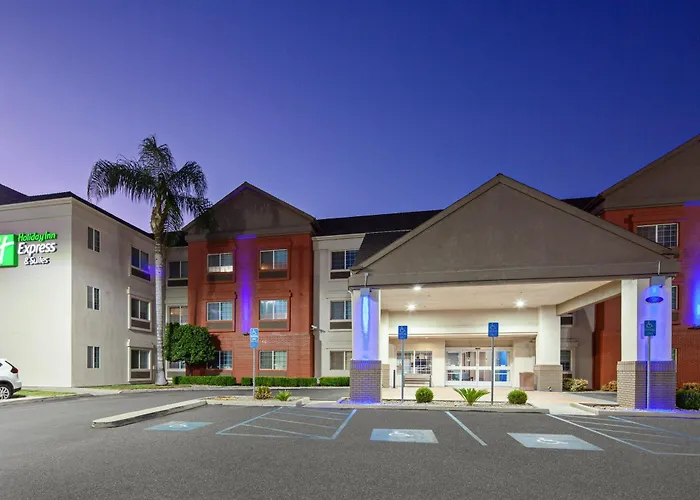 Holiday Inn Express & Suites - Tulare By Ihg