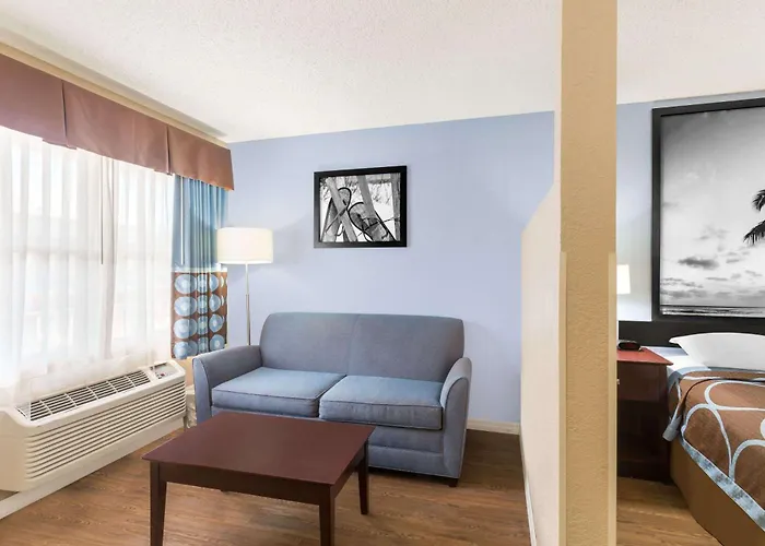 Super 8 By Wyndham Ellenton Bradenton Area