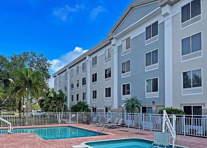 Comfort Inn & Suites Sarasota I75