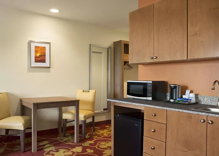 Days Inn & Suites By Wyndham Belmont