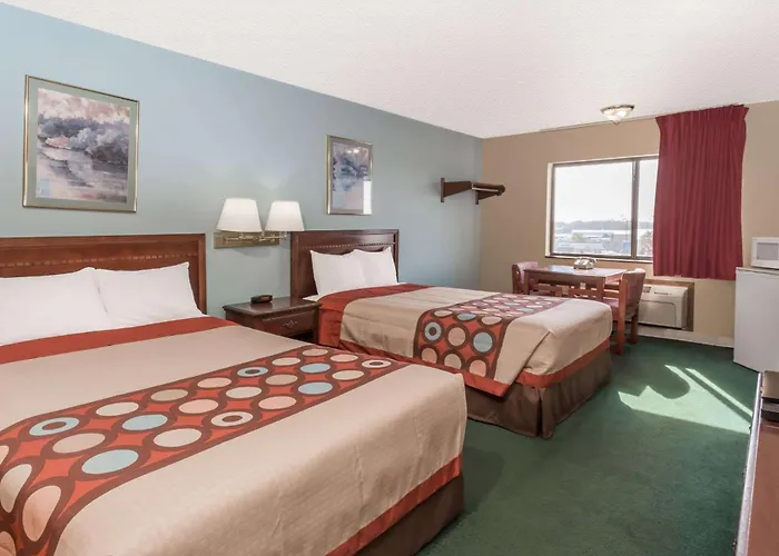 Super 8 By Wyndham Woodstock