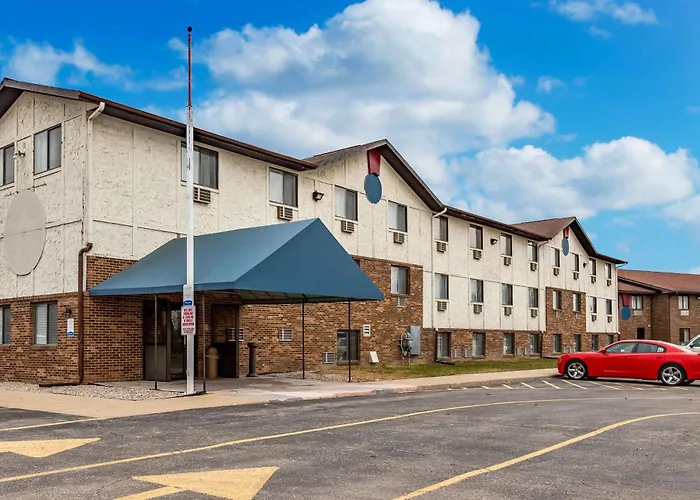 Econo Lodge Inn & Suites Auburn