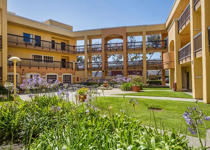 Comfort Inn & Suites San Francisco Airport North