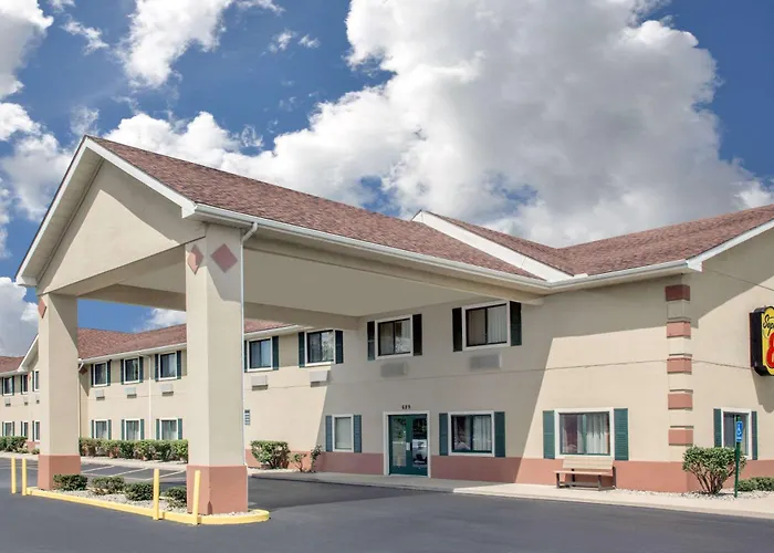 Super 8 By Wyndham Three Rivers