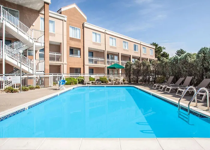 Baymont By Wyndham Madison Heights Detroit Area
