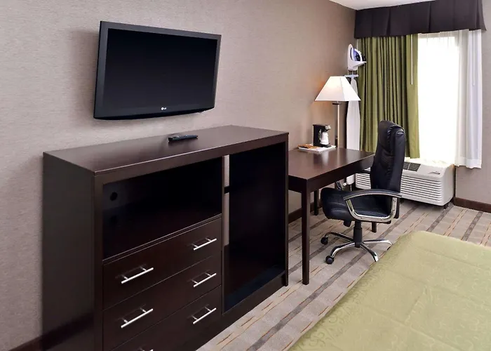 Quality Inn & Suites Matteson Near I-57