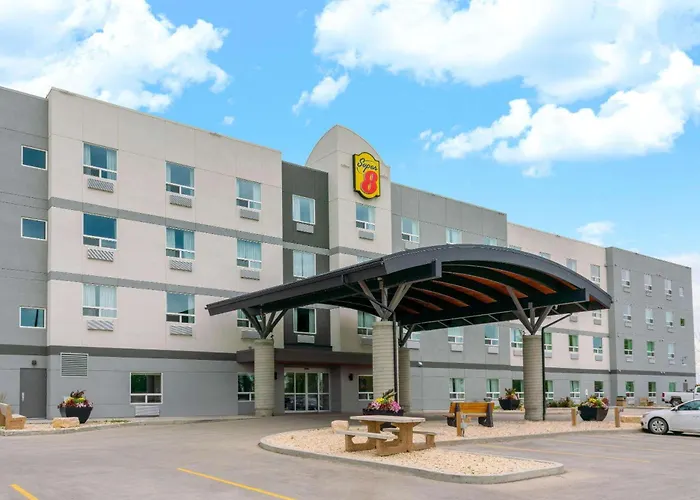 Super 8 By Wyndham East Mb
