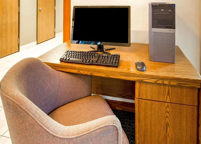 Super 8 By Wyndham Hartford Wi