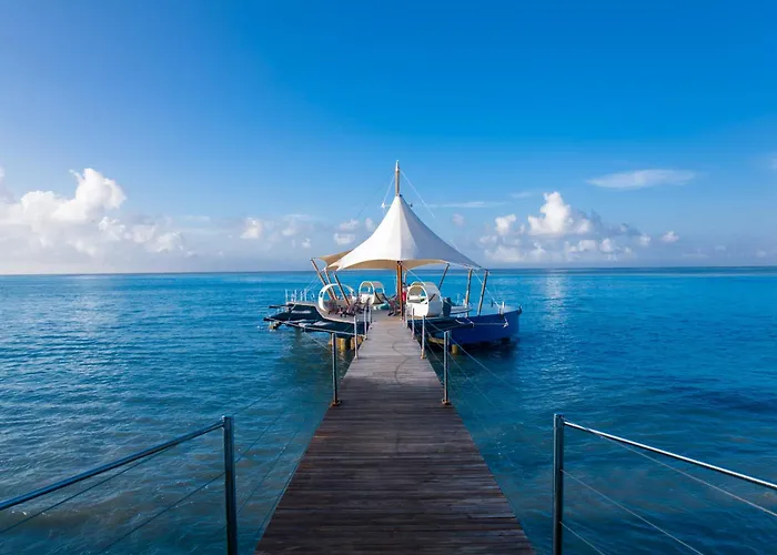 Coco De Mer Hotel And Black Parrot Suites