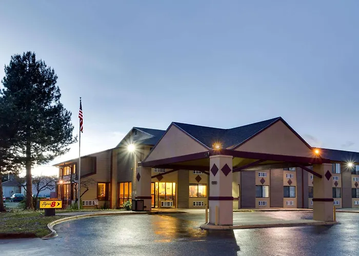 Super 8 By Wyndham Denver Stapleton