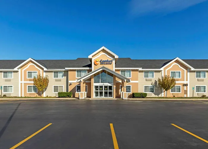 Comfort Inn & Suites Jackson - West Bend