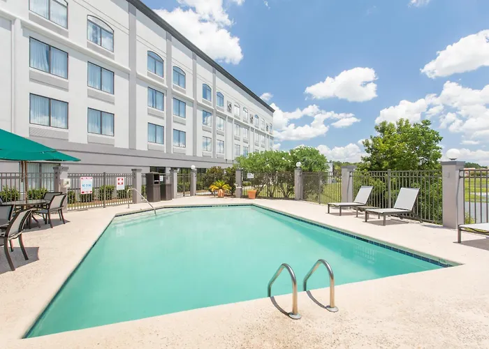 Wingate By Wyndham Savannah Pooler