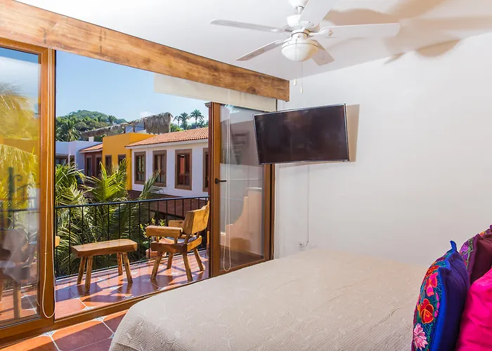 Casa Lotería -Pueblito Sayulita- Colorful, Family&Relax Experience with Private Parking&Pool