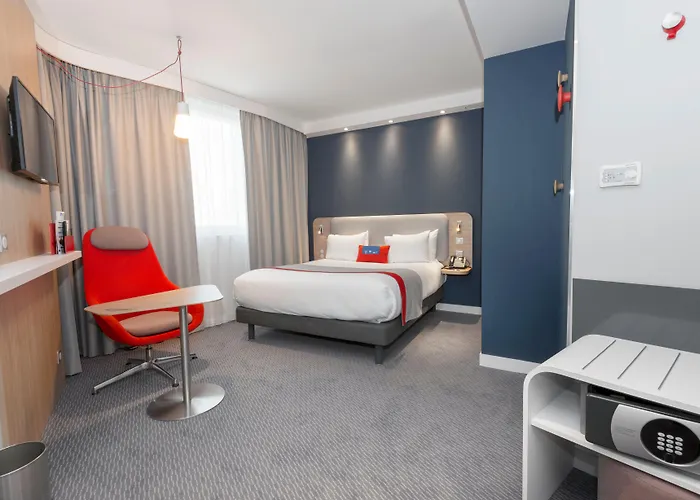 Holiday Inn Express Paris - Velizy By Ihg