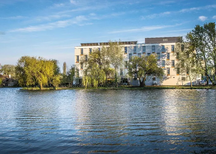 Best Western Plus Lakeside Hotel