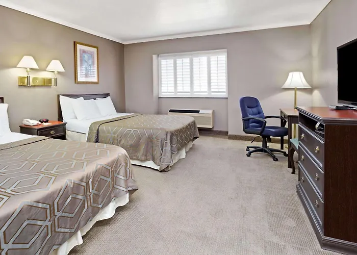 Days Inn By Wyndham West Covina