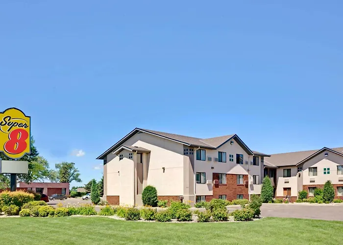 Super 8 By Wyndham East