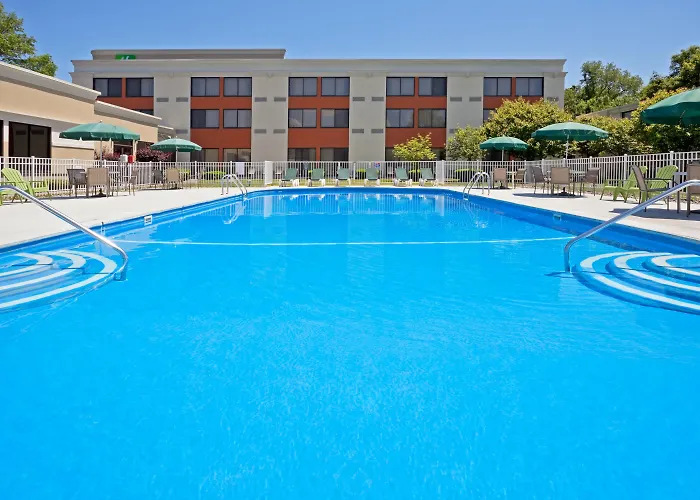 Armoni Inn & Suites