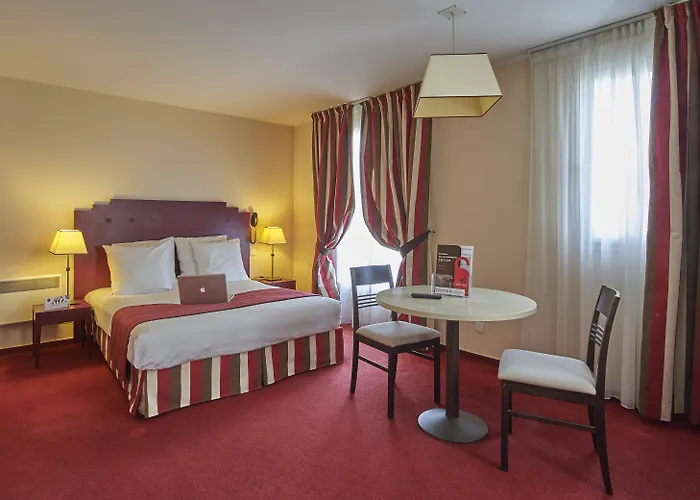 Hotel Cerise Chatou