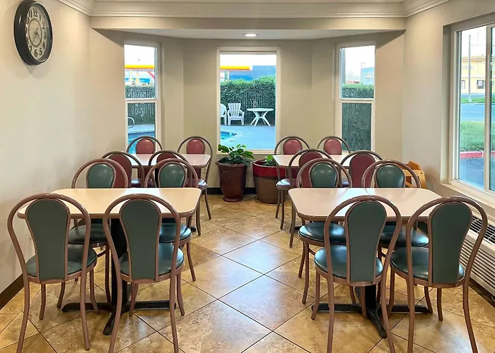 Econo Lodge Inn & Suites Corning Travel Center