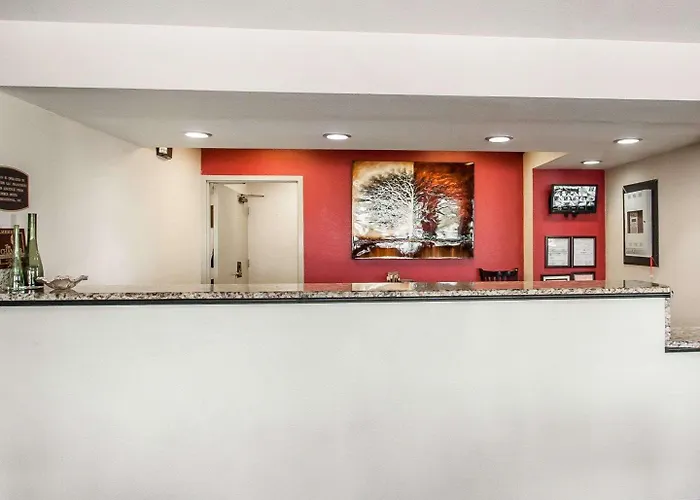 Econo Lodge Inn & Suites Jackson Northwest
