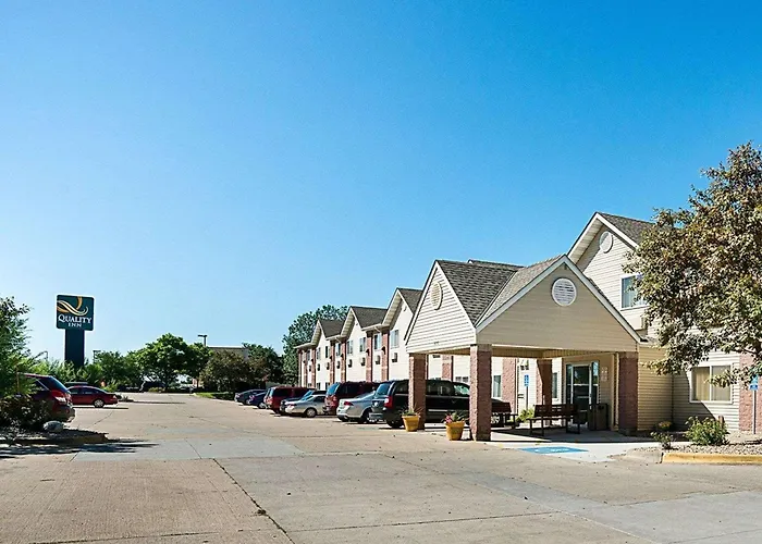 Quality Inn Near Northtown Mall & National Sports Center