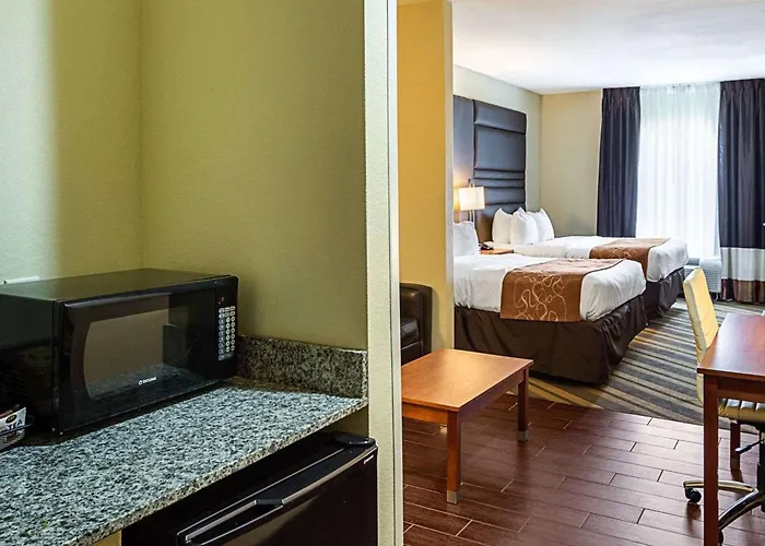 Comfort Suites Near Tanger Outlet Mall