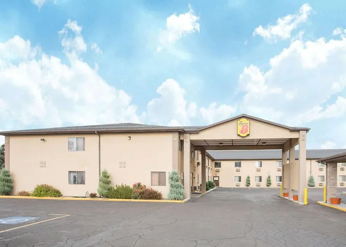 Super 8 By Wyndham Elko Hotel