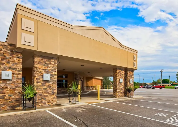 Crossroads Hotel & Event Center