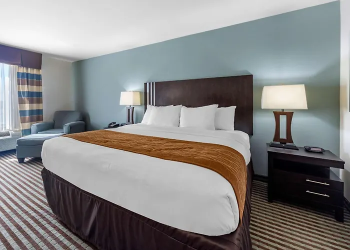Comfort Inn & Suites I-35