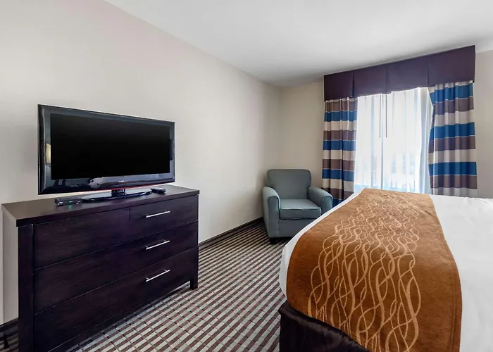 Comfort Inn & Suites I-35