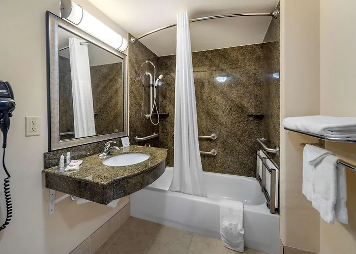Comfort Inn & Suites I-35