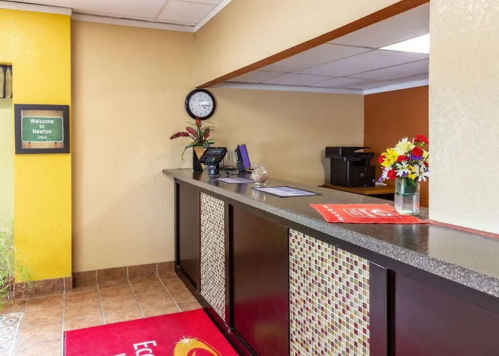 Econo Lodge Inn & Suites Newton