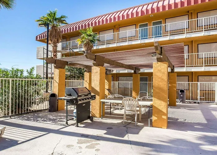 Rodeway Inn & Suites