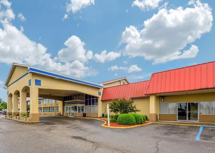 Econo Lodge Inn & Suites Triadelphia - Wheeling