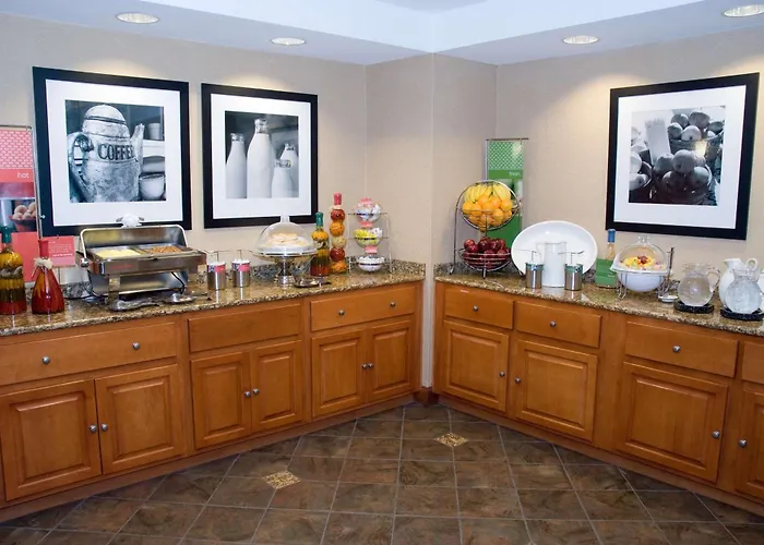 Hampton Inn & Suites By Hilton Manchester Bedford