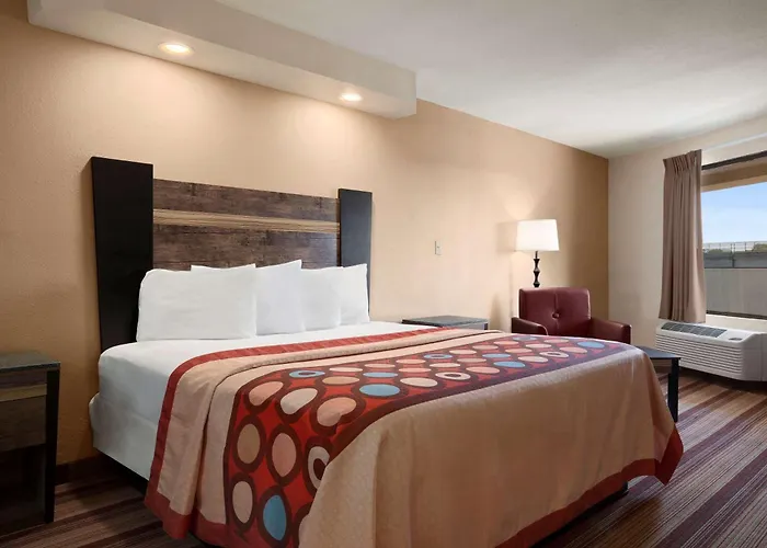 Super 8 By Wyndham Rahway/Newark