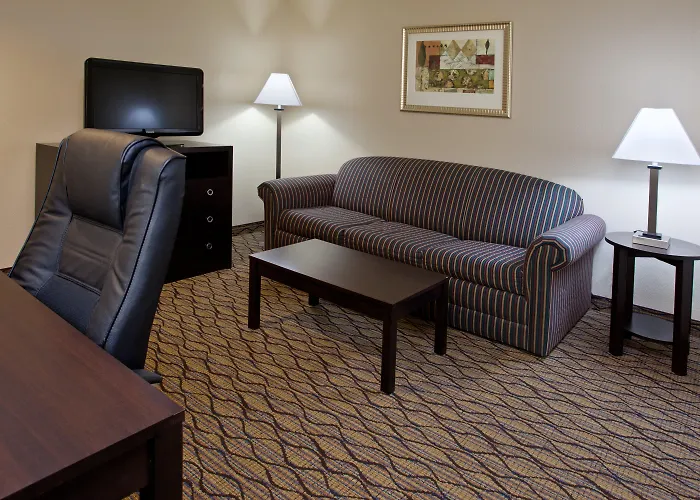 Holiday Inn Express & Suites Columbus East - By Ihg