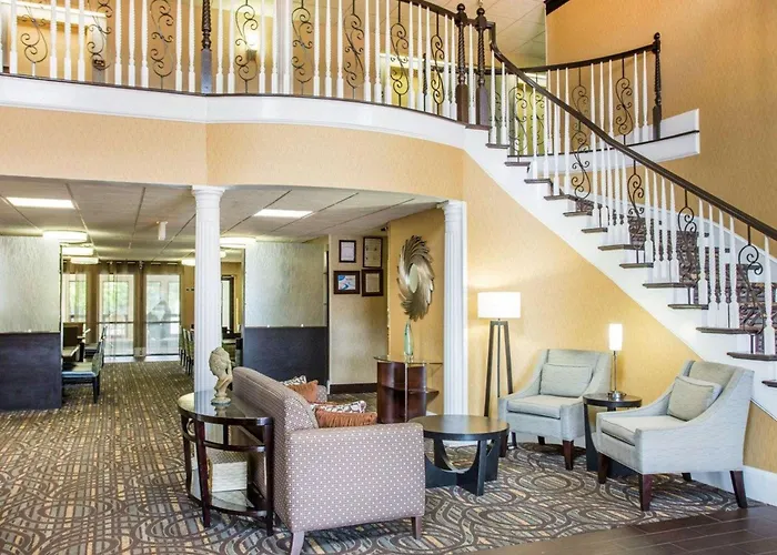 Comfort Inn & Suites At Stone Mountain