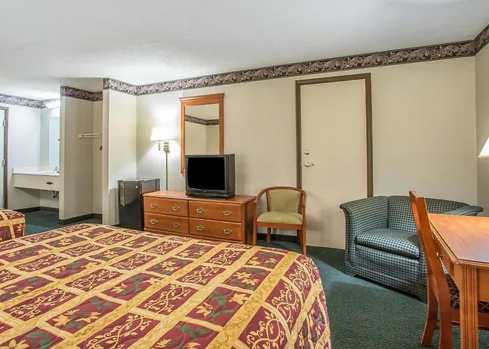 Rodeway Inn Bedford