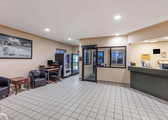 Super 8 By Wyndham Sk