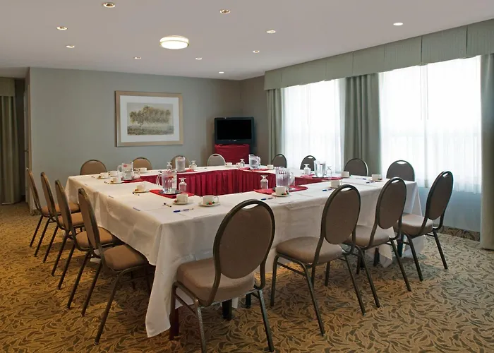 Travelodge By Wyndham Oshawa Whitby